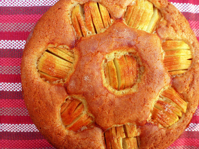 HoneyAppleCake